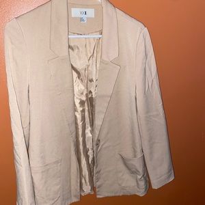 This a blazer top form forever 21.